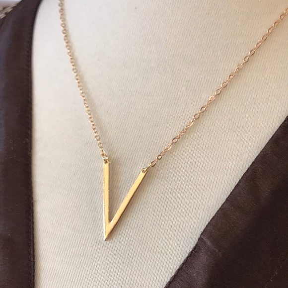 Jewelry - Gold tone V necklace